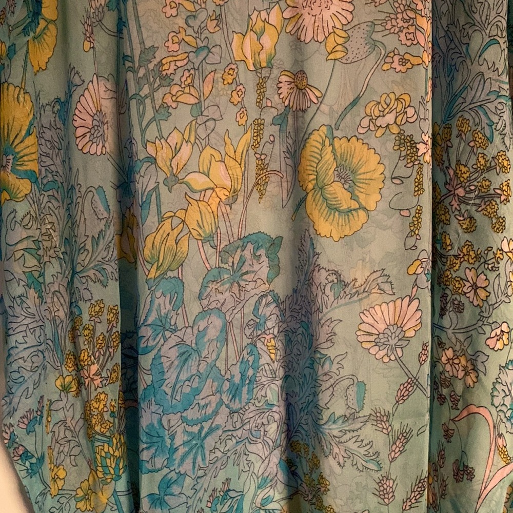 Beach Cover-up. Delicately fabric & flows with lights colors at the beach. - Picture 9 of 16